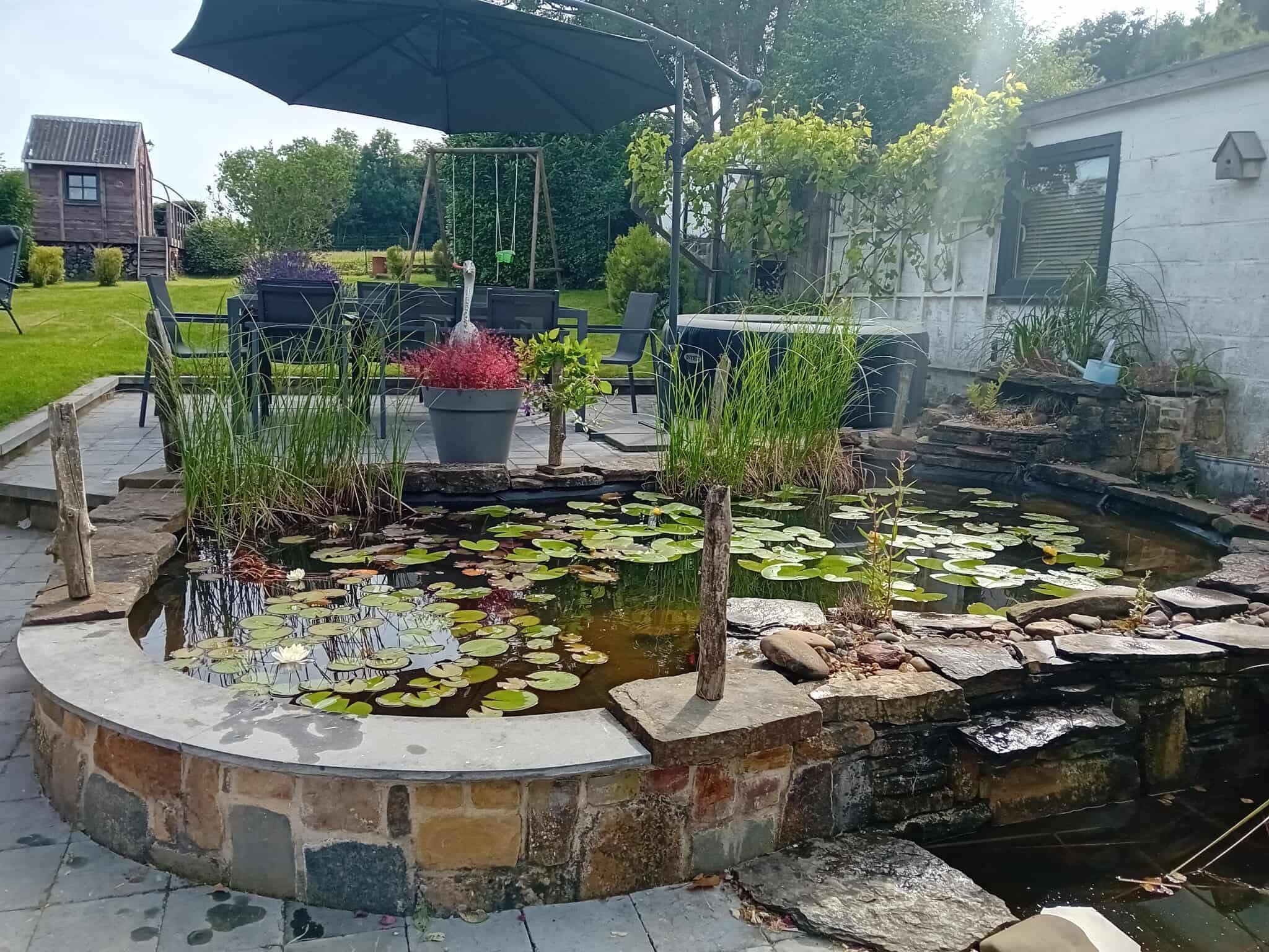 Aménagement d’une terrasse avec bassin d’eau